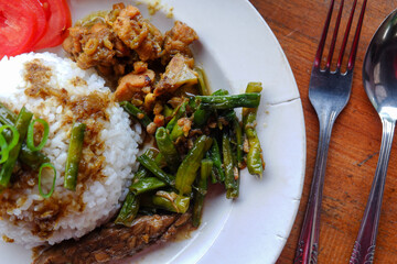 Photo of traditional long bean vegetable dishes and some side dishes