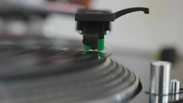 The closer loook of the needle of the turntable plate spinning around