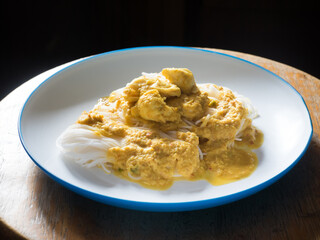 Crabmeat yellow curry with fermented rice noodles