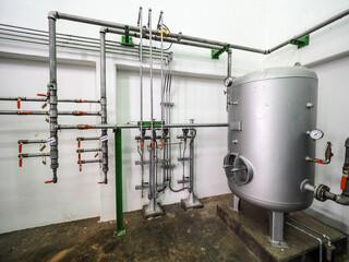 Air compressor systems for supply air to equipment such control valve in power plant.