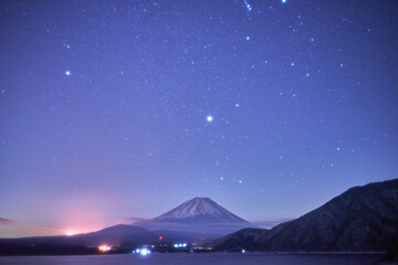 本栖湖からの夜景