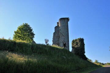 Ruines du château de Cornil. (Corrèze)