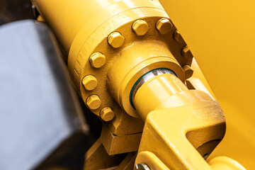 hydraulic cylinders and hydraulic system of a tractor