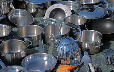 Metal dishes on market