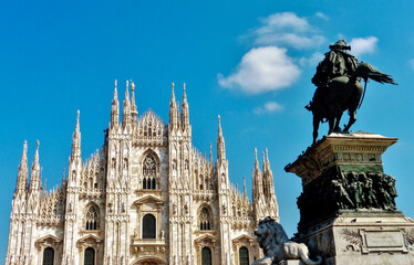 Fototapeta na wymiar Duomo, Milan Cathedral with equestrian statue in the foreground, Italy