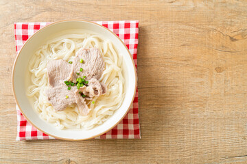 udon noodles with pork in clear soup