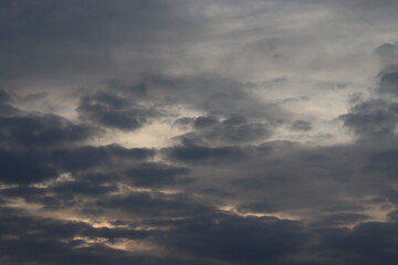 日の出を海岸より撮影