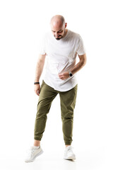 Naklejka premium Casual bald stylish man looking down searching something on ground. Full body length isolated on white background