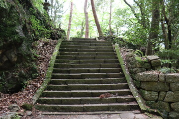 鳳来寺山の岩階段を撮影