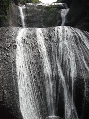 袋田の滝 夏 正面から