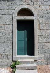 Portale laterale chiesa di Santa Caterina a Campiglia di La Spezia