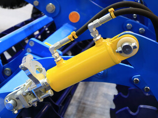 The image of the hydraulic cylinder.