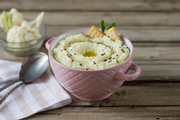 Low-carb cauliflower hummus