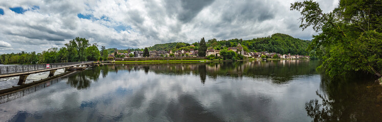 Beaulieu sur Dordogne (Corrèze, France) - Vue panoramique de la Riviéra limousine au bord de la Dordogne