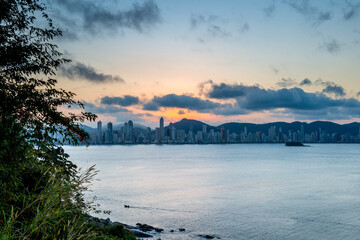 Entardecer visto da Rodovia Interpraias, Balneário Camboriú, Santa Catarina.