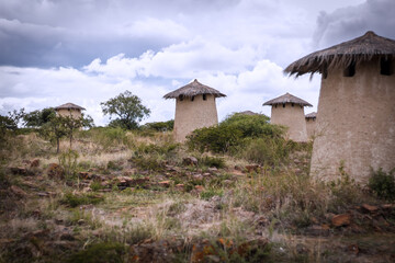 Silos Incas o qollqas en la cultura quechua. Se construyeron entre 1450 y 1530 eran utilizados como un deposito de ma&iacute;z. Ubicado en Cochabamba es un lugar tur&iacute;stico donde se recibe el nuevo a&ntilde;o Andino