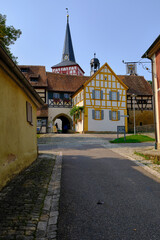 Fototapeta na wymiar Kirchenburg und Freilichtmuseum Mönchsondheim, Landkreis Kitzingen, Franken, Unterfranken, Bayern, Deutschland