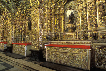 Detalhes internos da Igreja do Convento de São Francisco, Pelourinho, Salvador, ricamente decorado...