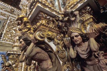 Detalhes internos da Igreja do Convento de São Francisco, Pelourinho, Salvador, ricamente decorado com ouro desenhos e esculturas. Estilo Barroco Brasileiro. Brasil, Nordeste. 