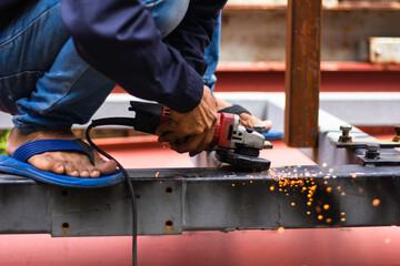 without safety gloves at work. Construction workers do not wear gloves and safety shoes to work. Workplace is not safe. Technicians use steel cutting tools to cut steel.