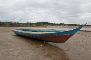 Fototapeta premium boats on the beach