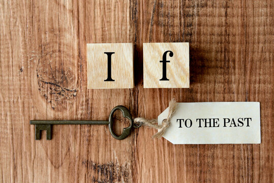 過去への鍵とifと書かれた文字ブロック