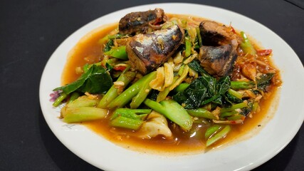 thai food, fried fish and vegetables.