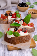 Open sandwich with vegetables and cheese
