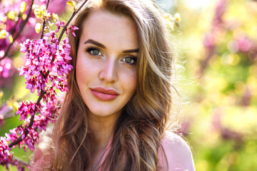 Naklejka premium Spring trends portrait of elegant magnificent beautiful stylish woman