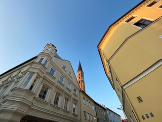 Dingolfing Bayern Niederbayern Kirche St. Johannes mit Kirchturm