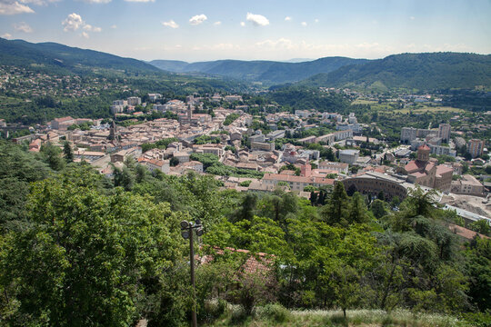 Vue panoramique de la ville de Privas pr&eacute;fecture de l'Aed&egrave;che