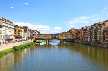 Obraz premium Ponte Vecchio bridge over the Arno river in Florence