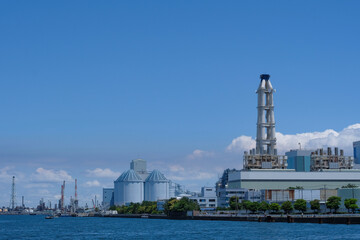 Fototapeta premium 神奈川県横浜市根岸港の風景