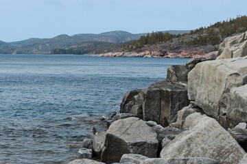 Fototapeta na wymiar The rocky coast of the Gulf of Bothnia near Norrfällsviken