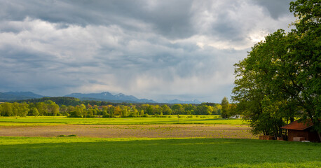 Sonnenuntergang in Bayern im Frühsommer 