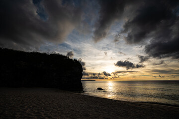 沖縄県・宮古島・砂山ビーチで見る夕焼け