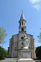 Fototapeta na wymiar Montredon-Labessonnié, Tarn, Occitanie, église Saint Jean-Baptiste.