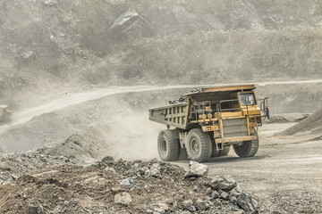 Big mining dumping truck © Rattanapon