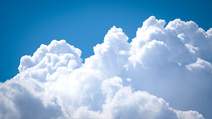 Naklejka na ściany i meble bright blue sky sunbeam clouds