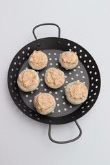 Gefüllte Chamipgnons grillen.