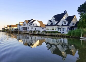 Beautiful waterfront homes by the bay near Rehoboth Beach, Delaware, U.S.A - obrazy, fototapety, plakaty