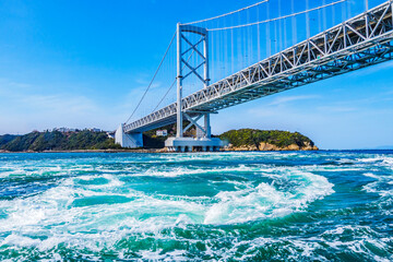 青空と大鳴門橋