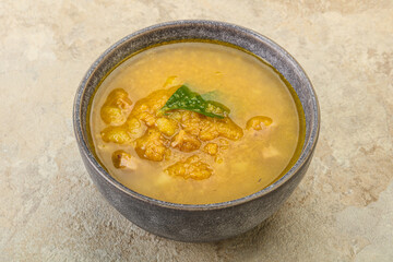 Pea soup with smoked meat