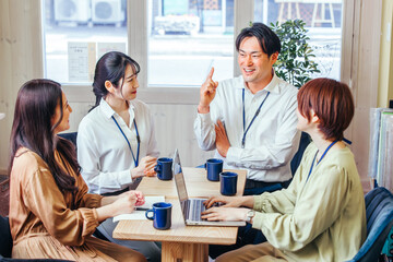 Fototapeta premium 打ち合わせする男女 