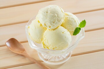 新鮮な牛乳から作られる甘くて美味しいアイスクリーム