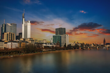 Fototapeta na wymiar Frankfurt Skyline - Sonnenuntergang