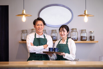 夫婦でカフェ経営
