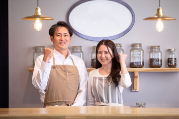 夫婦でカフェ経営
