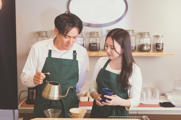 夫婦でカフェ経営
