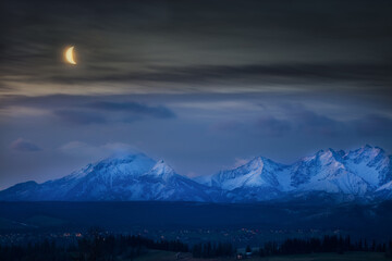 Panorama Tatr Nocą Z Księżycem 